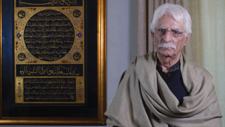 This Pakistani Calligrapher Uses Liquid Gold to Write Quranic Verses